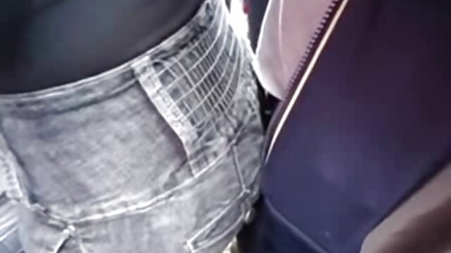 Procace ragazza video porno con trama italiana bionda della porta accanto ottiene molto bagnato sul divano