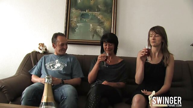 Scopata film con trama hard in profondità in lattice